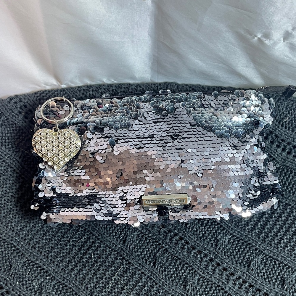 Victoria's Secret Shimmering Silver Sequin Clutch- kinetic movement